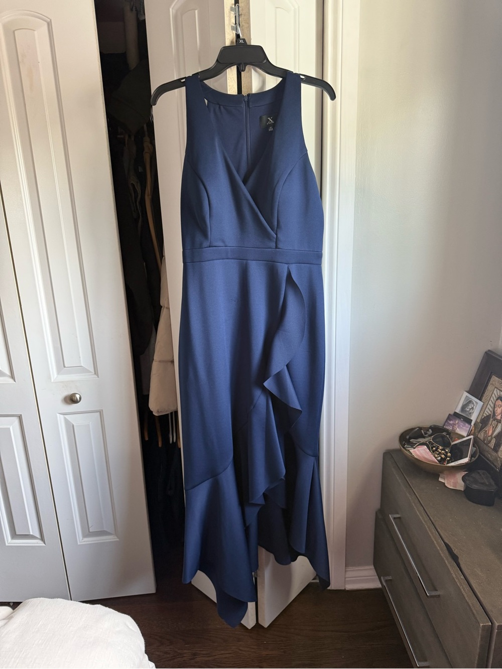 XSCAPE Women's V-Neck Sleeveless
Ruffled High-Low Dress USED ONCE